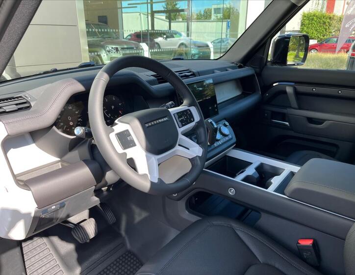 Land Rover Defender 8