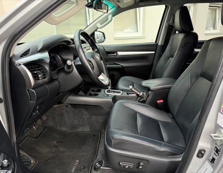 Toyota Hilux 8