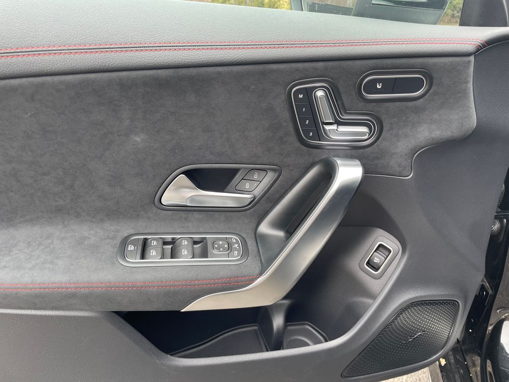 Mercedes-Benz CLA 8