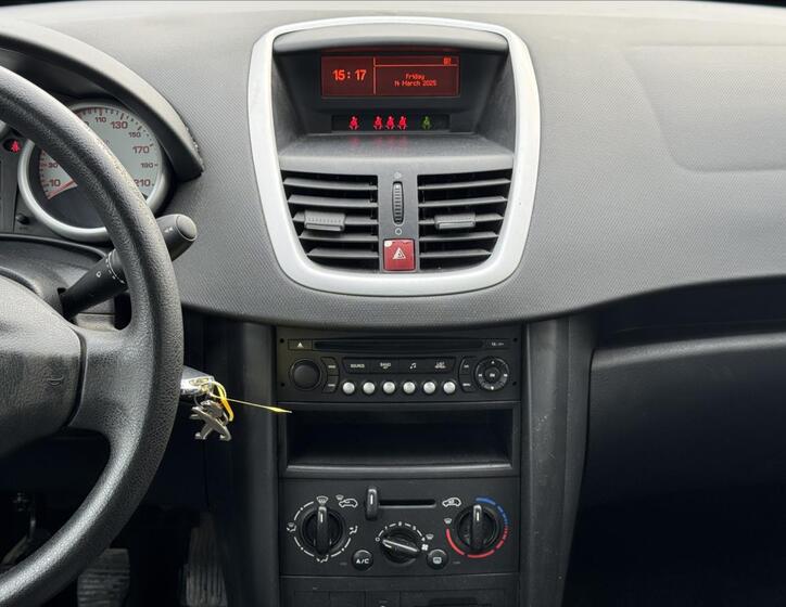 Peugeot 207 11
