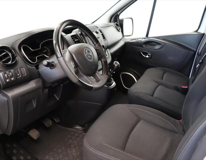 Opel Vivaro 4