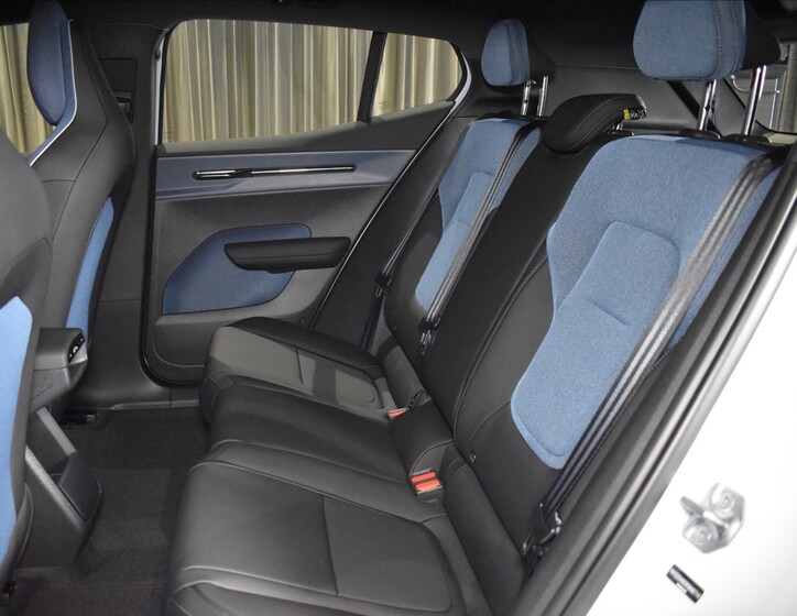 Volvo EX30 8