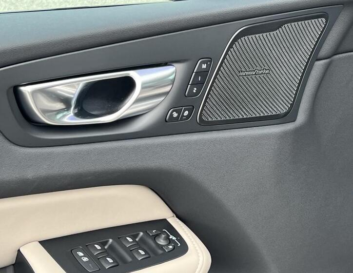 Volvo XC60 8