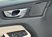 Volvo XC60 8