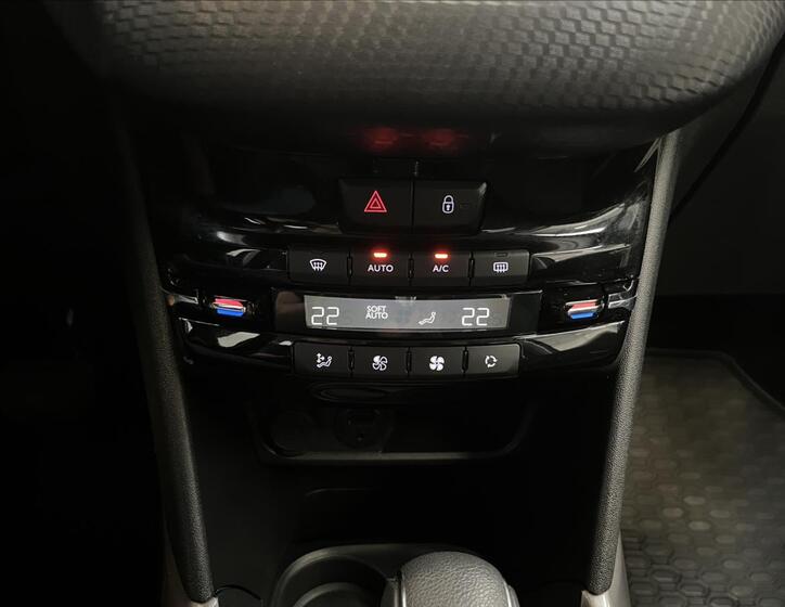 Peugeot 2008 13