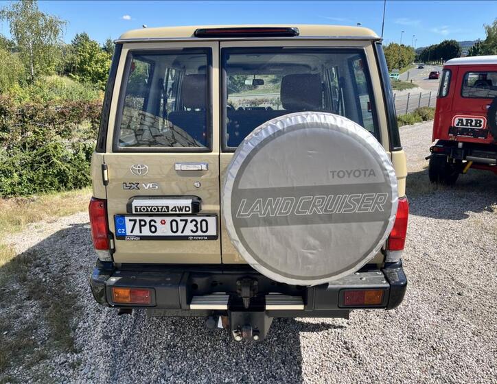Toyota Land Cruiser 6