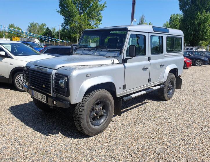 Land Rover Defender 1