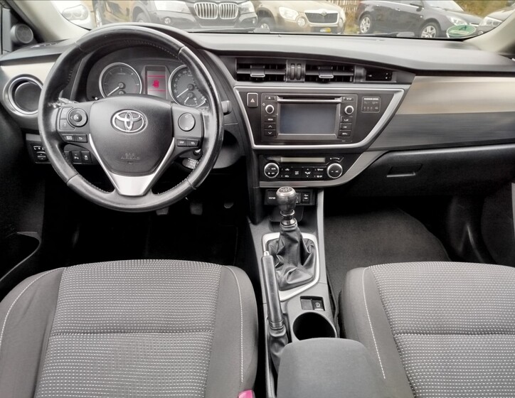 Toyota Auris 17