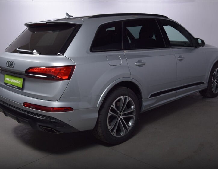 Audi Q7 6