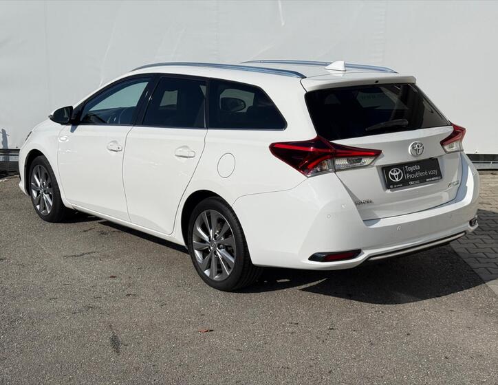 Toyota Auris 4