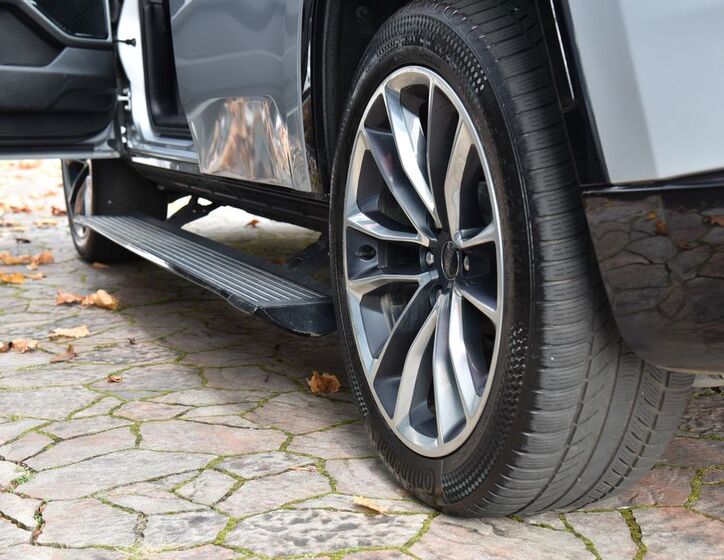 Jeep Wagoneer 12