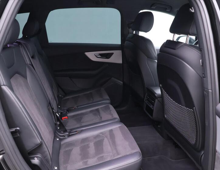 Audi Q7 13