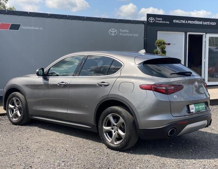 Alfa Romeo Stelvio 4