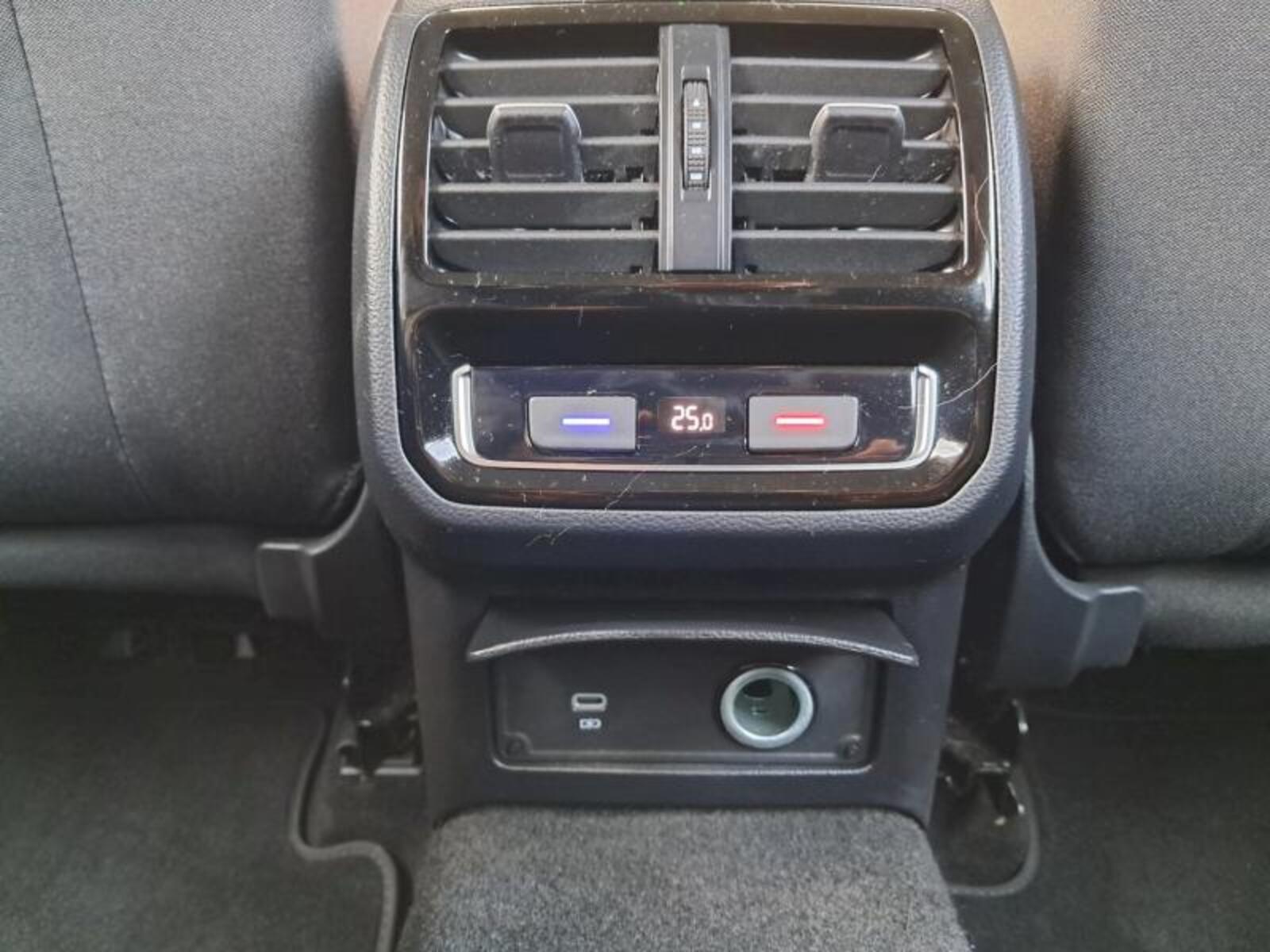 Volkswagen Passat 25