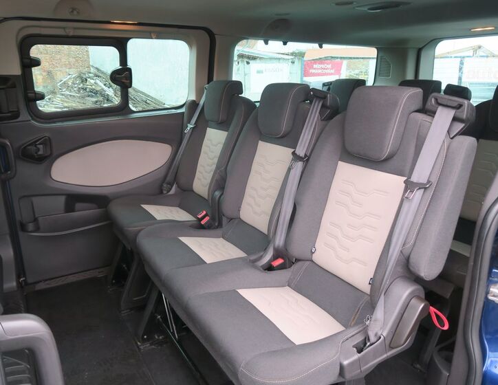 Ford Tourneo Custom 32