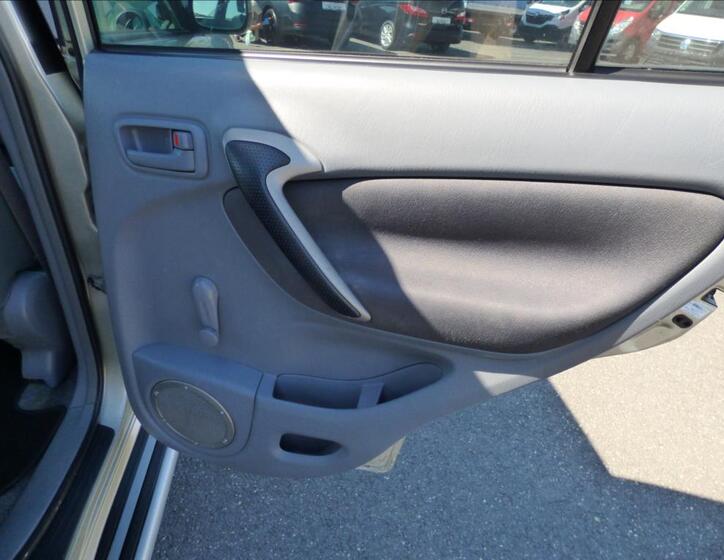 Toyota RAV4 24