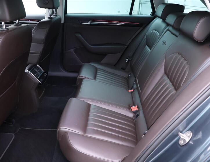 Škoda Superb 14