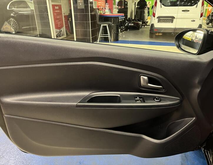 KIA Rio 13