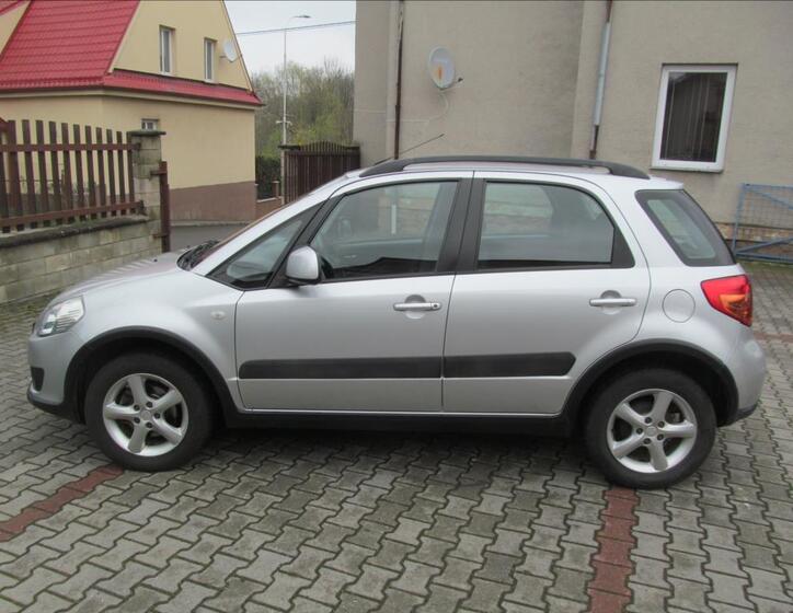 Suzuki SX4 9