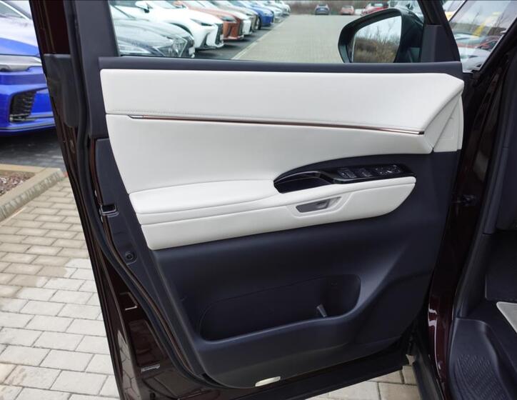 Lexus LM 350h 17