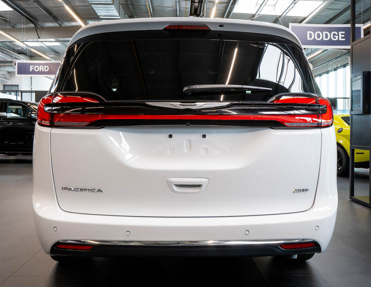 Chrysler Pacifica 4