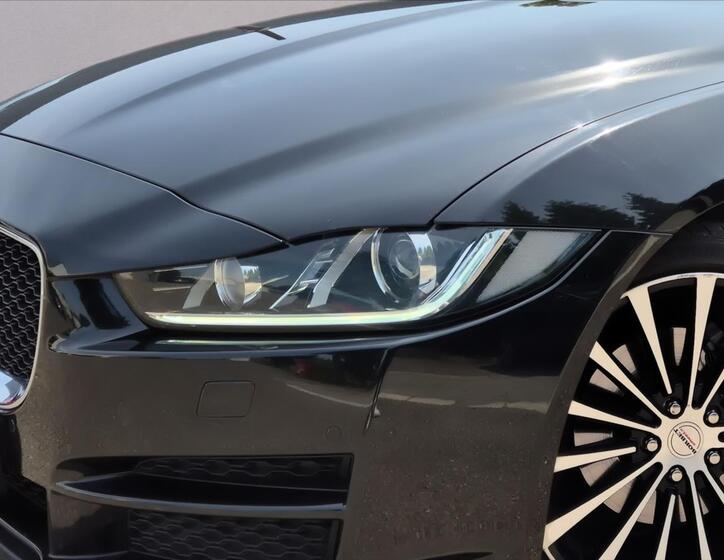 Jaguar XE 5