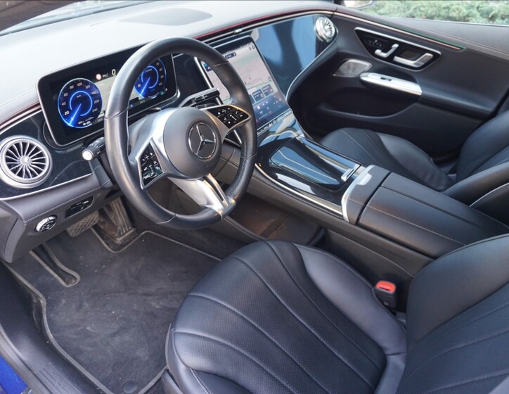 Mercedes-Benz EQE 8