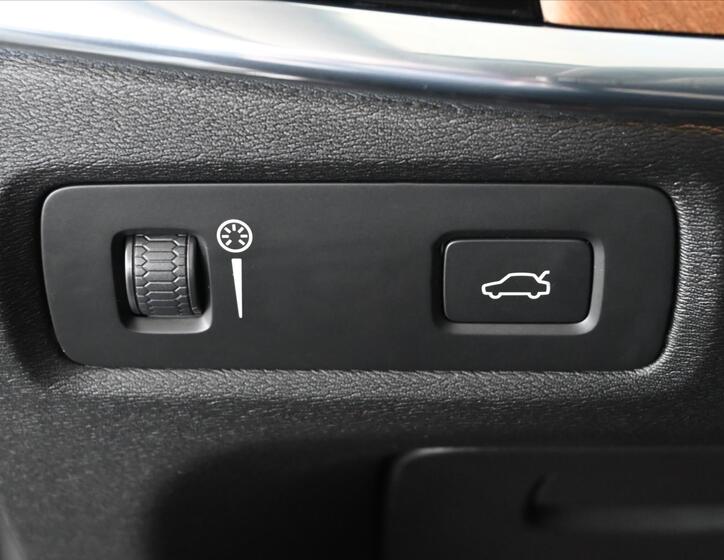 Volvo V90 28
