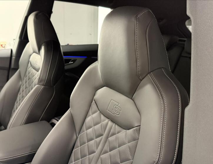 Audi Q8 23