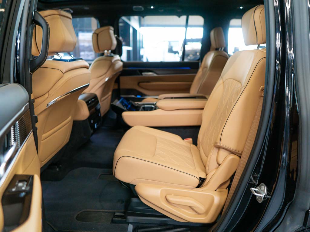 Jeep Grand Wagoneer