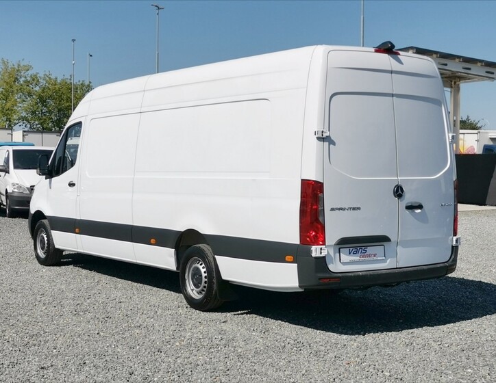 Mercedes-Benz Sprinter 4