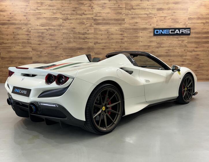 Ferrari F8 3