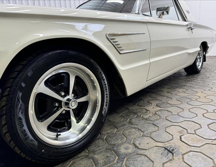 Ford Thunderbird 23