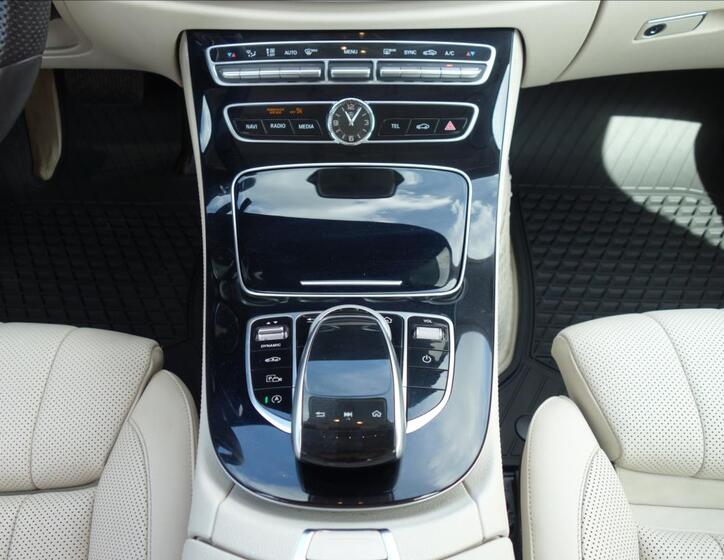 Mercedes-Benz Třídy E 25
