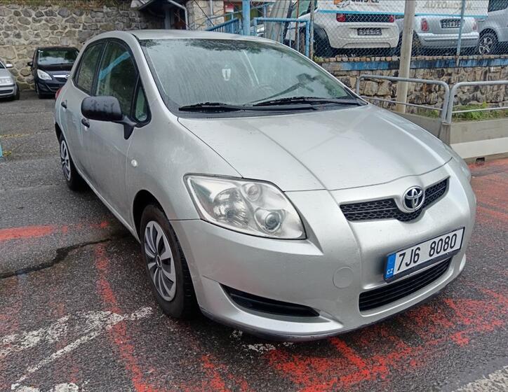 Toyota Auris 15
