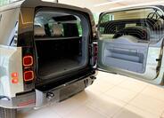 Land Rover Defender 27