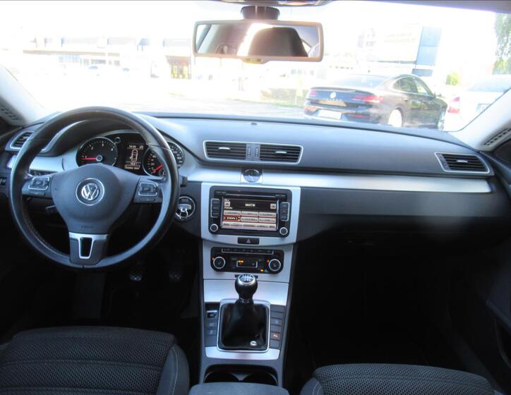 Volkswagen Passat 9