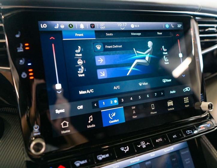 Jeep Grand Wagoneer 32