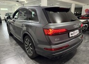 Audi Q7 4