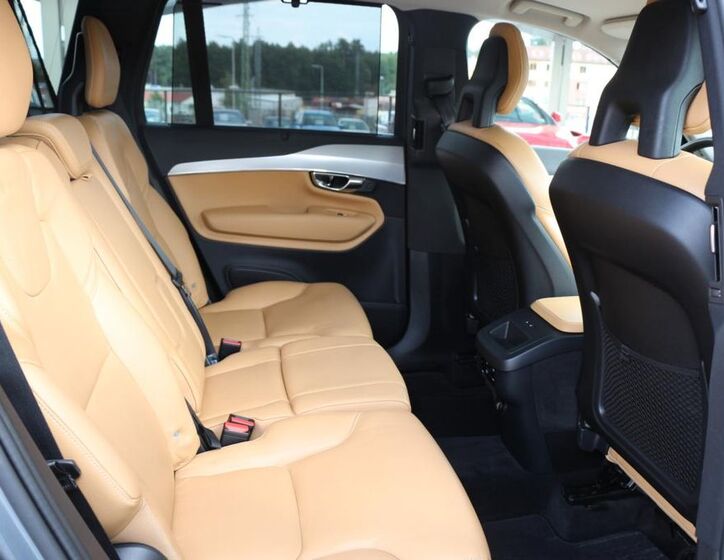 Volvo XC90 33