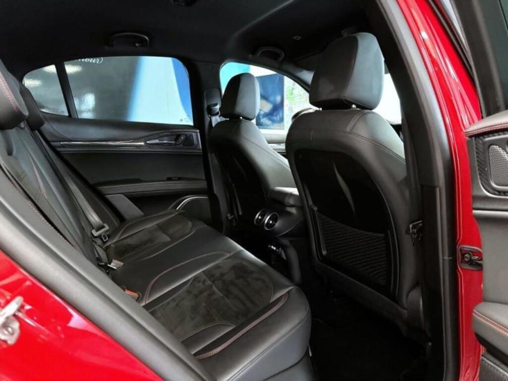 Alfa Romeo Stelvio 11