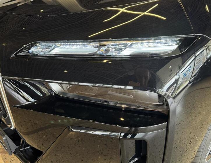 BMW i7 16