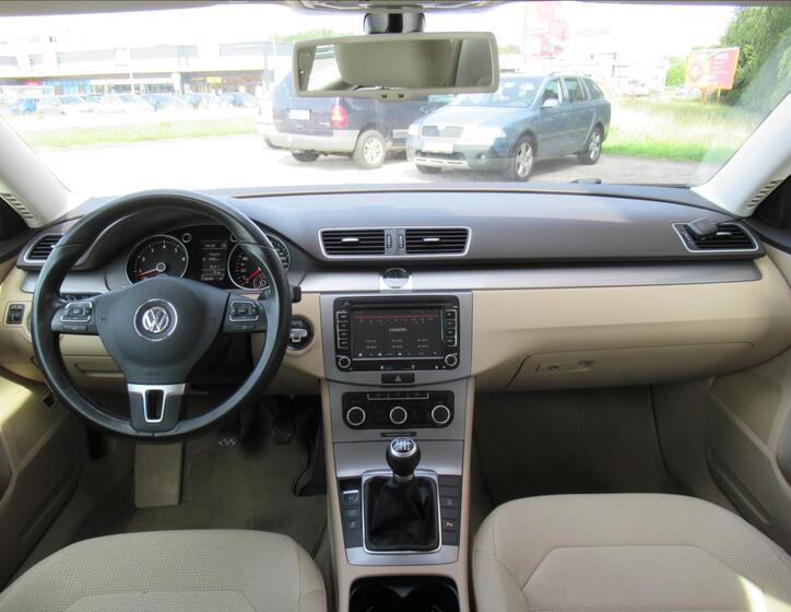 Volkswagen Passat 9
