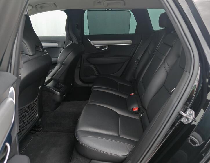 Volvo V90 2