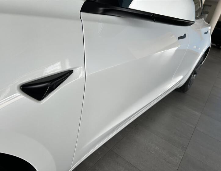 Tesla Model 3 27