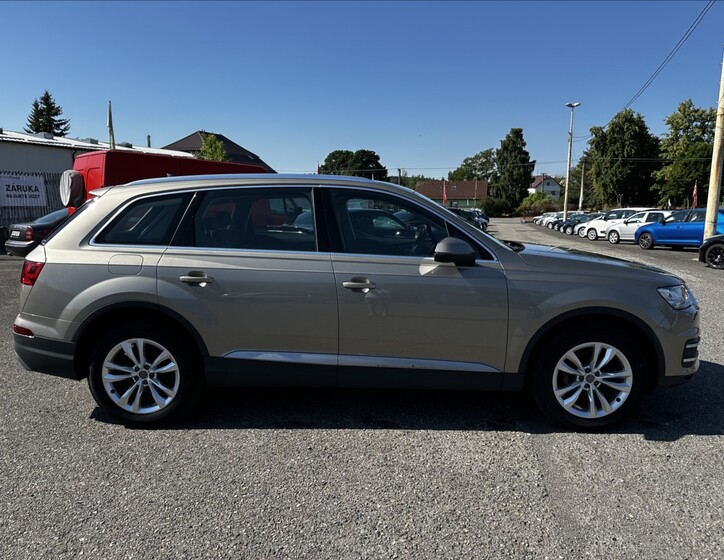 Audi Q7 6