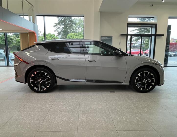 KIA EV6 4