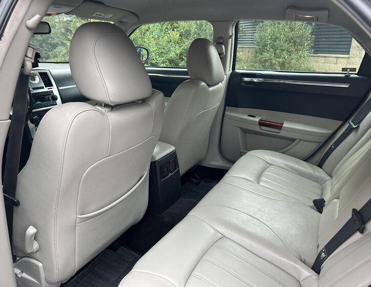 Chrysler 300C 28