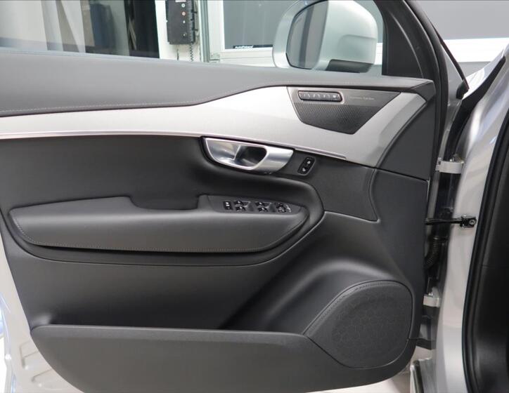 Volvo XC90 17