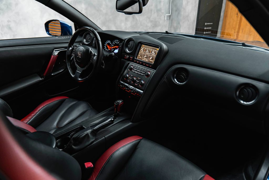 Nissan GT-R